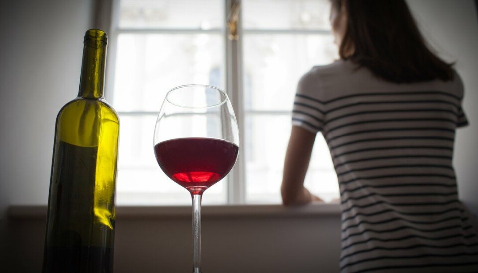 FHI mener at 175.000–350.000 nordmenn sliter med alkohol, men mørketallene er store.