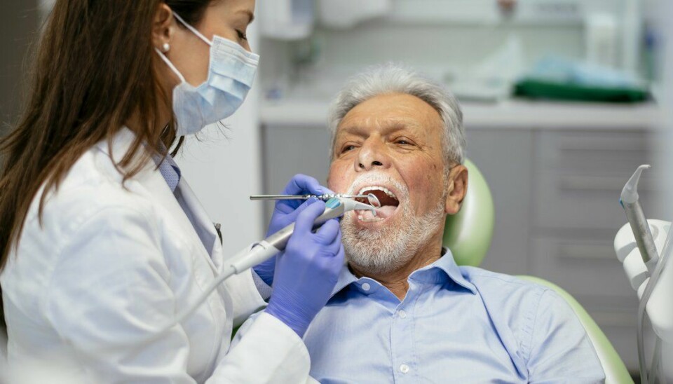 En studie fra Karolinska Institutet i Stockholm slår fast at tannkjøttsykdommen periodontitt  er forbundet med økt risiko for kardiovaskulær sykdom: jo mer alvorlig periodontitt, jo høyere risiko. Sammenhengen var spesielt tydelig blant pasienter som tidligere hadde opplevd et hjerteinfarkt.