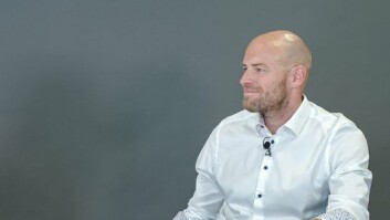 - For de aller fleste med hjertesykdom er det trygt å drive med moderat fysisk aktivitet og trening. Sjansen for at trening skal utløse hjertestans eller hjerteinfarkt er veldig lav for de med stabil hjertesykdom. De gunstige effektene av å være i fysisk aktivitet overskygger den lave risikoen som er forbundet med trening, forteller forsker og overlege Marius Myrstad. - For de aller fleste med hjertesykdom er det trygt å drive med moderat fysisk aktivitet og trening. Sjansen for at trening skal utløse hjertestans eller hjerteinfarkt er veldig lav for de med stabil hjertesykdom. De gunstige effektene av å være i fysisk aktivitet overskygger den lave risikoen som er forbundet med trening, forteller forsker og overlege Marius Myrstad.