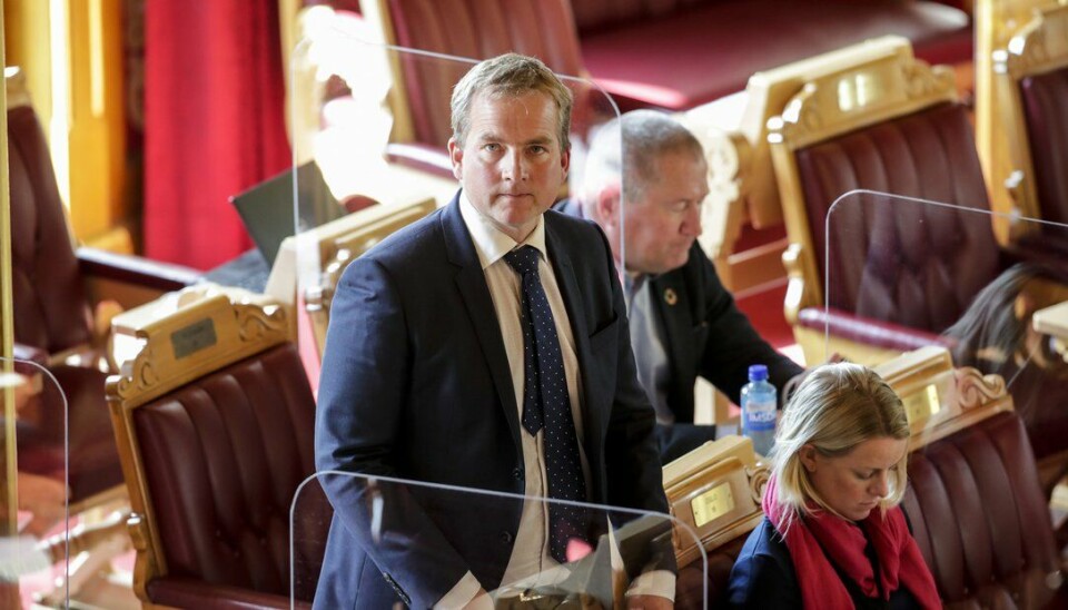 Høyres Sveinung Stensland har bedt helseministeren svare på hva som skal skje med 50.000 vaksinedoser mot lungebetennelse som er i ferd med å gå ut på dato.