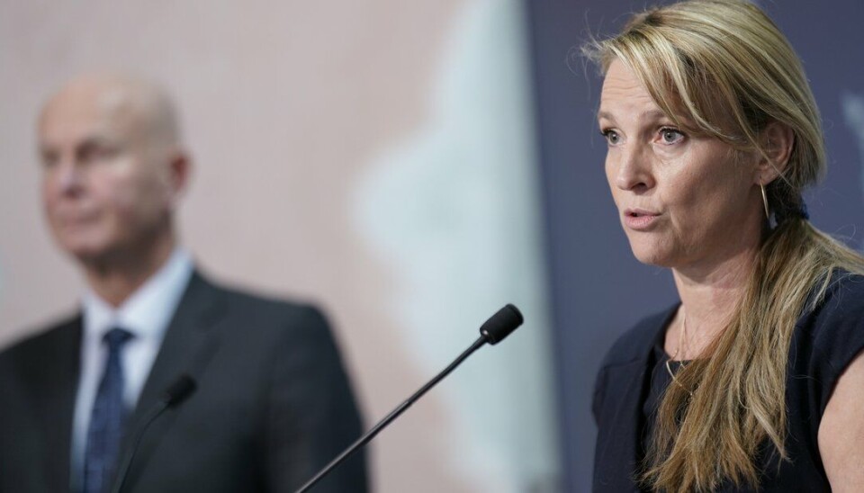 Nær to av tre koronatilfeller som ble sekvensert i Norge i forrige uke, viste seg å være omikronvarianten av viruset. Avdelingsdirektør Line Vold i Folkehelseinstituttet sier at tallene viser en økning av omikronvarianten i Norge gjennom julen. Nær to av tre koronatilfeller som ble sekvensert i Norge i forrige uke, viste seg å være omikronvarianten av viruset. Avdelingsdirektør Line Vold i Folkehelseinstituttet sier at tallene viser en økning av omikronvarianten i Norge gjennom julen.