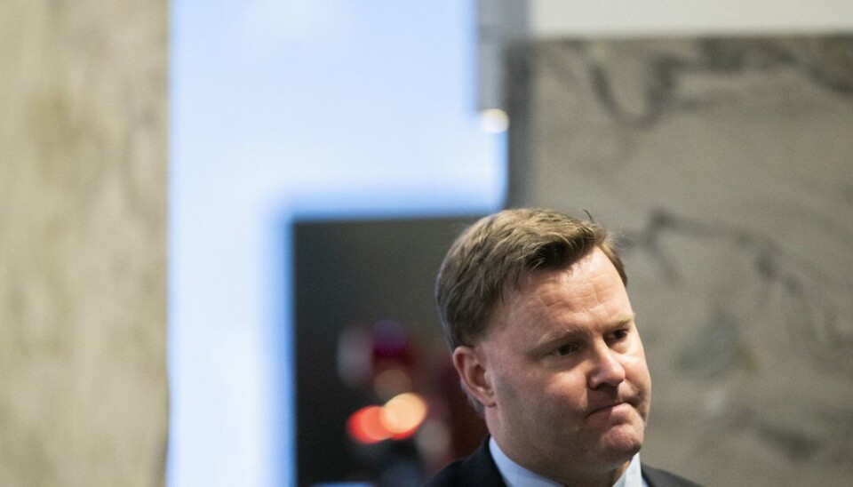 Dersom mange tenker at faren er over og slutter å forholde seg til smittevernråd før de er vaksinert, kan vi risikere en tredje smittebølge, sier assisterende helsedirektør Espen Nakstad
