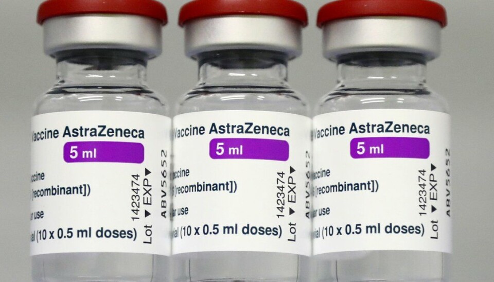 Vaksinesjefen i EUs legemiddeltilsyn sier det er en sammenheng mellom AstraZenecas vaksine og tilfeller av blodpropp.