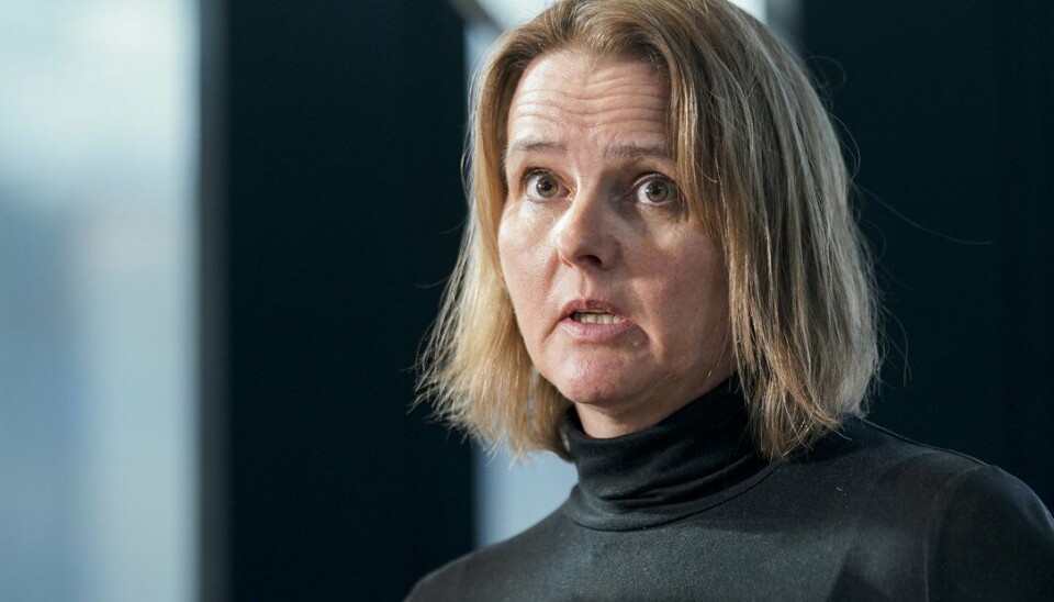 – Den avdøde helsearbeideren hadde dessverre en så stor hendelse i hjernen, så livet sto ikke til å redde, sa overlege Trine Kåsine på en pressekonferanse mandag.