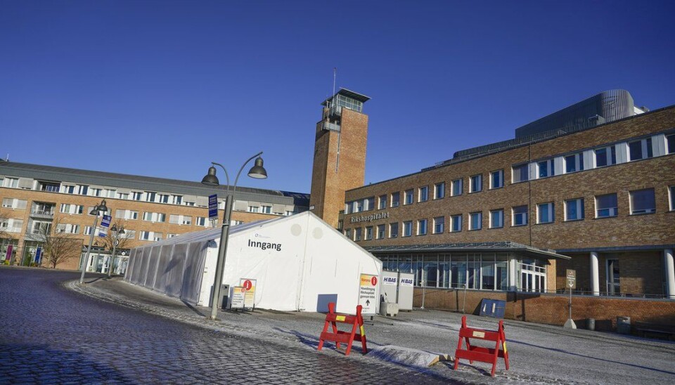 Flere sykehusledere ved Rikshospitalet i Oslo mener helseminister Bent Høie (H) tar feil når han sier at norske sykehus er bedre rustet til å klare en pandemitopp nå enn i mars. De mener situasjonen er motsatt.