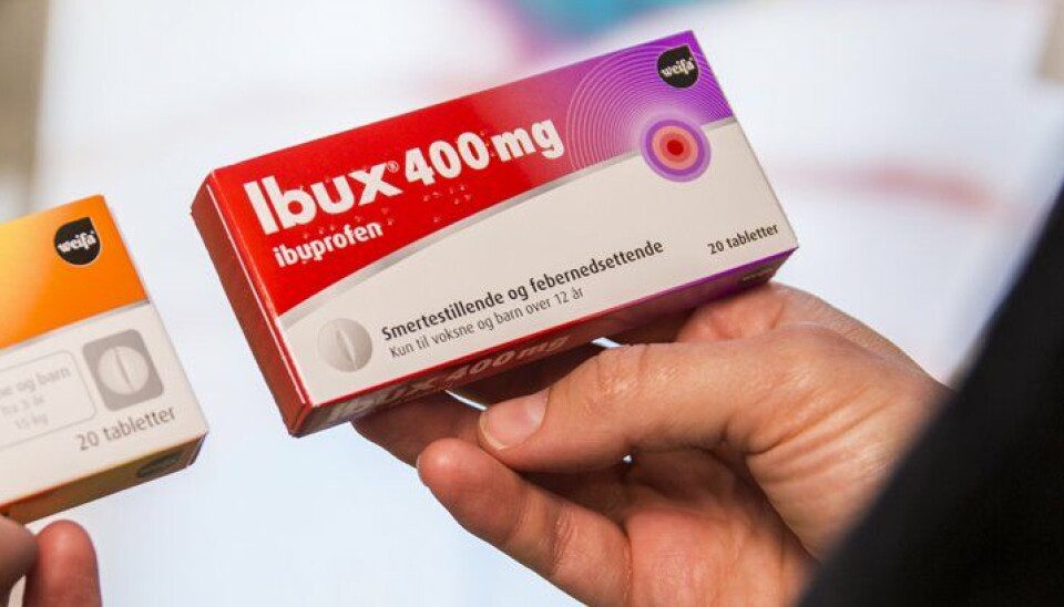 Ibuprofen-legemidler, slik som denne Ibux-pakken, skal fortsatt kunne selges i andre utsalgssteder enn apotek, har DMP bestemt.