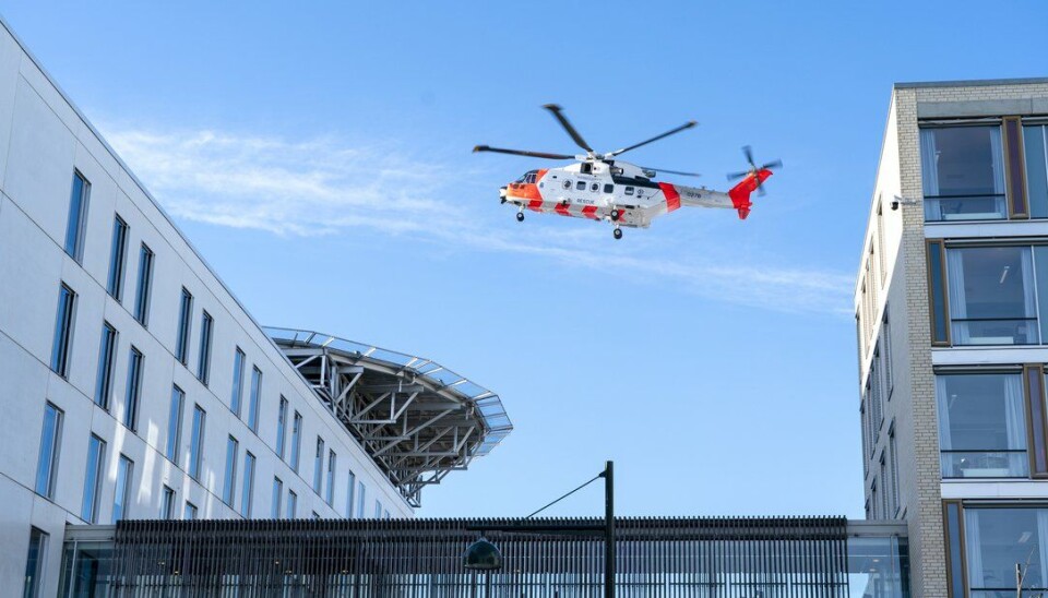Da det nye redningshelikopter SAR-Queen skulle lande ved St. Olavs hospital var lufttrykket så høyt at en ambulanse fikk skader