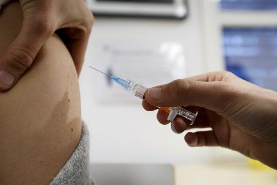 En kvinne får en sprøyte med HPV-vaksine på St. Hanshaugen helsestasjon i Oslo
Foto: NTB