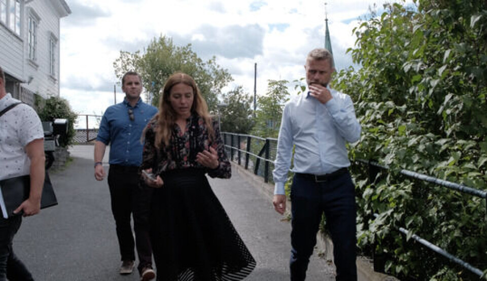 Heleminister Bent Høie og generalsekretær i Kreftforeningen Ingrid Stenstadvold Ross snakker om viktige temaer innefor kreft mens de går stafetten
Kilde: HealthTalk