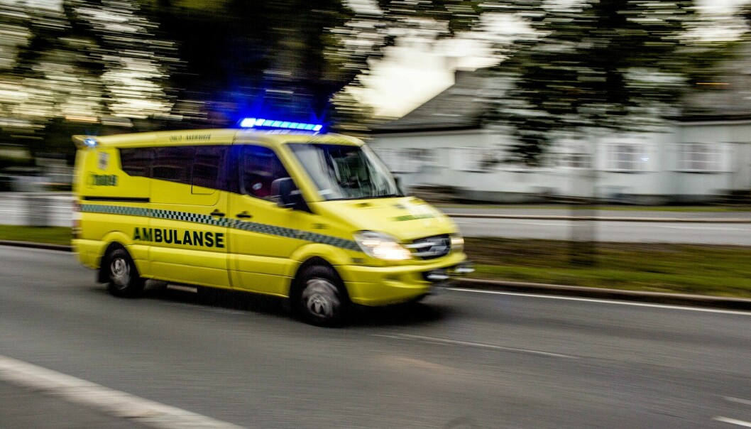 En ambulanse ved Ullevål universitetssykehus i Oslo. Statsforvalteren i Oslo og Viken synes AMK Oslo ikke er gode nok på publikumshenvendelser.