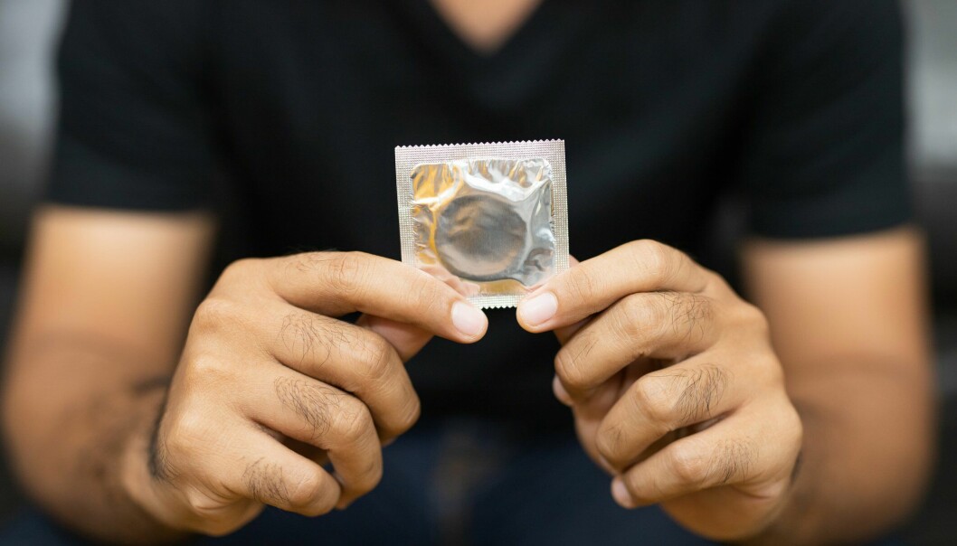 FHI advarer om at kondomer ikke beskytter tilstrekkelig mot smitte av apekopper.