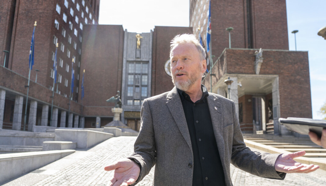 Oslo-ordfører og byrådsleder Raymond Johansen er svært kritisk til statens sykehusplaner for hovedstaden. Nå har han sammen med byutviklingsbyråd Hanne E. Marcussen sendt en krass uttalelse til regjeringen. Oslo-ordfører og byrådsleder Raymond Johansen er svært kritisk til statens sykehusplaner for hovedstaden. Nå har han sammen med byutviklingsbyråd Hanne E. Marcussen sendt en krass uttalelse til regjeringen.