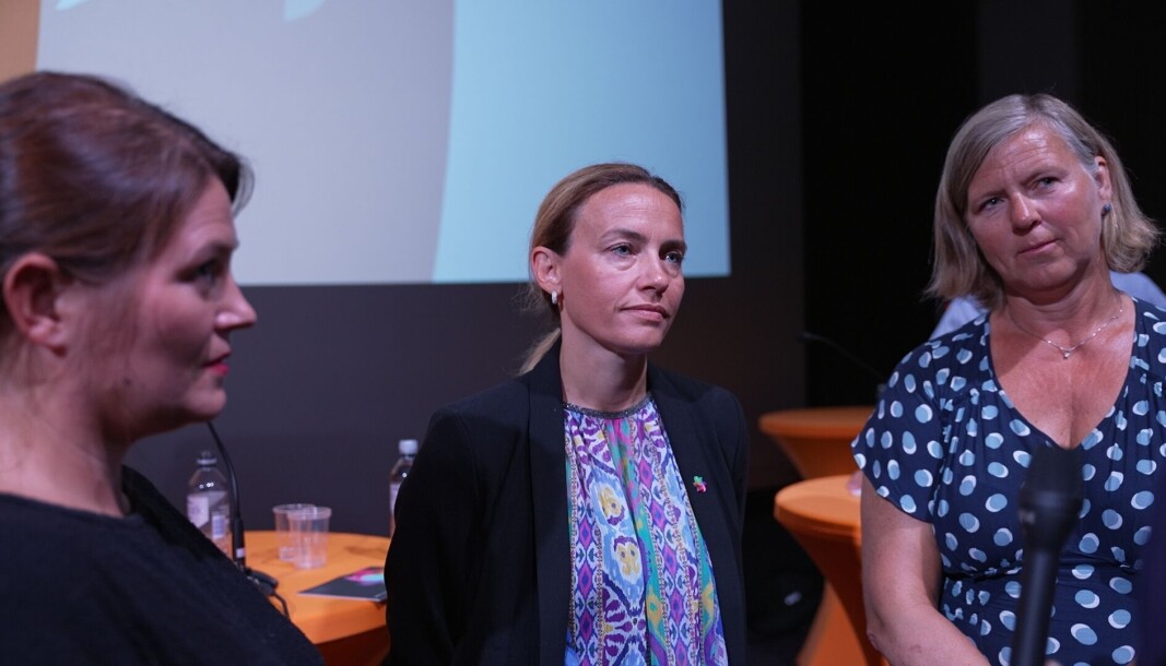 Legeforeningen inviterte til debatt om fastlegekrisen. Fra høyre president i Legeforeningen Anne-Karin Rime, generalsekretær i Kreftforeningen Ingrid Stenstadvold Ross og Cecilie Myrseth (AP), nestleder i Helse- og omsorgskomiteen Legeforeningen inviterte til debatt om fastlegekrisen. Fra høyre president i Legeforeningen Anne-Karin Rime, generalsekretær i Kreftforeningen Ingrid Stenstadvold Ross og Cecilie Myrseth (AP), nestleder i Helse- og omsorgskomiteen