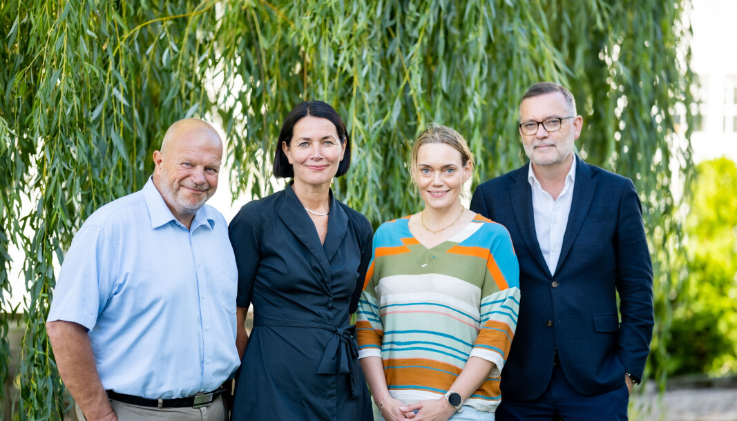 Redaktør i Dagens Medisin Siri Gulliksen Tømmerbakke (nr. to fra høyre) er ansatt som rådgiver i Kruse Larsen. Her er hun sammen med (fv.) partner Bjarne Håkon Hanssen, seniorrådgiver og leder av helseteamet Mette Nilstad og partner og daglig leder Jan-Erik Larsen. Redaktør i Dagens Medisin Siri Gulliksen Tømmerbakke (nr. to fra høyre) er ansatt som rådgiver i Kruse Larsen. Her er hun sammen med (fv.) partner Bjarne Håkon Hanssen, seniorrådgiver og leder av helseteamet Mette Nilstad og partner og daglig leder Jan-Erik Larsen.