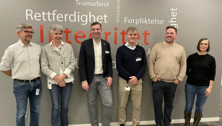Det var en fornøyd gjeng etter gjennomført omvisning. Fra venstre: Bjørn Lie, Ann Mari Stensæth, Henrik Asheim, Stig Wettre-Johnsen, Henrik Lampe Frøshaug og Clara Hállen Det var en fornøyd gjeng etter gjennomført omvisning. Fra venstre: Bjørn Lie, Ann Mari Stensæth, Henrik Asheim, Stig Wettre-Johnsen, Henrik Lampe Frøshaug og Clara Hállen