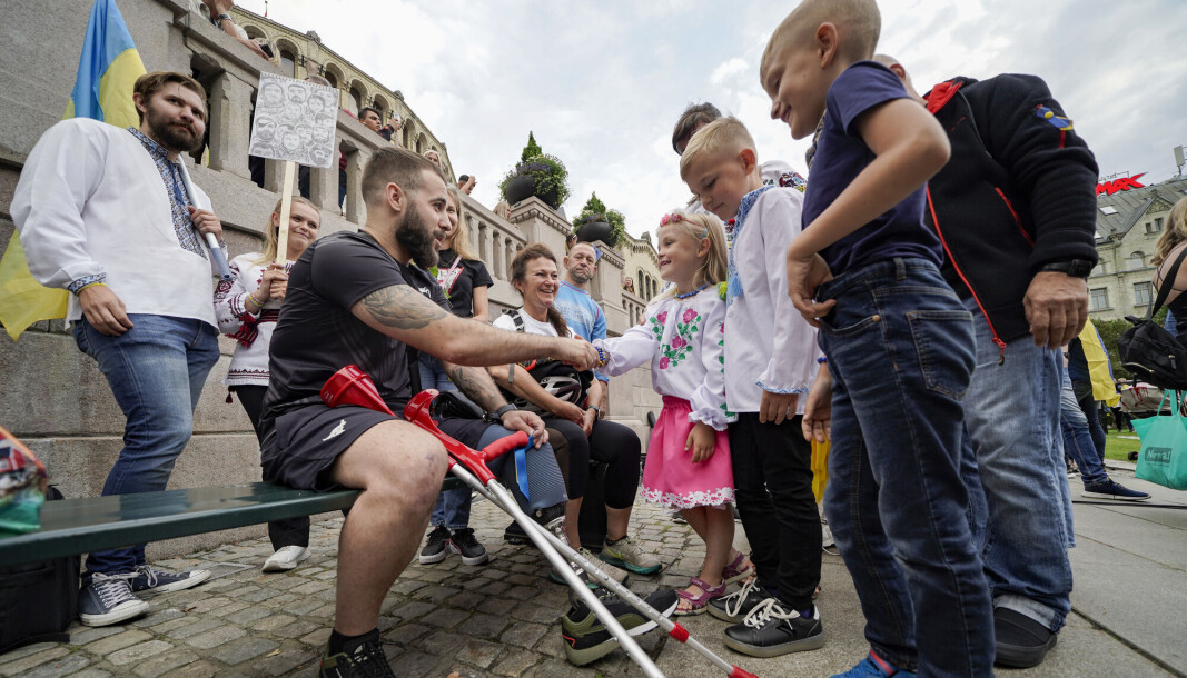 Ruslan Serbov var blant de ukrainske soldatene som tidligere i år ble alvorlig såret og tatt til fange av russiske styrker ved stålverket Azovstal i Mariupol. Han ble løslatt fra fangenskap og fikk tilpasset benprotese her i landet. Ruslan Serbov var blant de ukrainske soldatene som tidligere i år ble alvorlig såret og tatt til fange av russiske styrker ved stålverket Azovstal i Mariupol. Han ble løslatt fra fangenskap og fikk tilpasset benprotese her i landet.