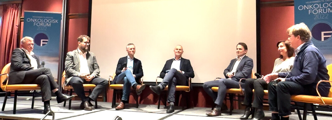 DEBATTPANELET. Disse deltok i debatten: Fra venstre: styreleder i Kreftforeningen Geir Riise, statsskretær Karl Kristian Bekeng, onkolog Petter Brandal, redaktør Hans Anderssen, kreftoverlever Sigve Stenersen, styreleder i legemiddelindustrien og adm.dir. i Novartis Veronika Barrabes og seniorrådgiver i Helse Vest Baard Christian Schem. I tillegg deltok onkolog Anne Turid Bjørnevik i debatten. Foto: Adrian Walle DEBATTPANELET. Disse deltok i debatten: Fra venstre: styreleder i Kreftforeningen Geir Riise, statsskretær Karl Kristian Bekeng, onkolog Petter Brandal, redaktør Hans Anderssen, kreftoverlever Sigve Stenersen, styreleder i legemiddelindustrien og adm.dir. i Novartis Veronika Barrabes og seniorrådgiver i Helse Vest Baard Christian Schem. I tillegg deltok onkolog Anne Turid Bjørnevik i debatten. Foto: Adrian Walle