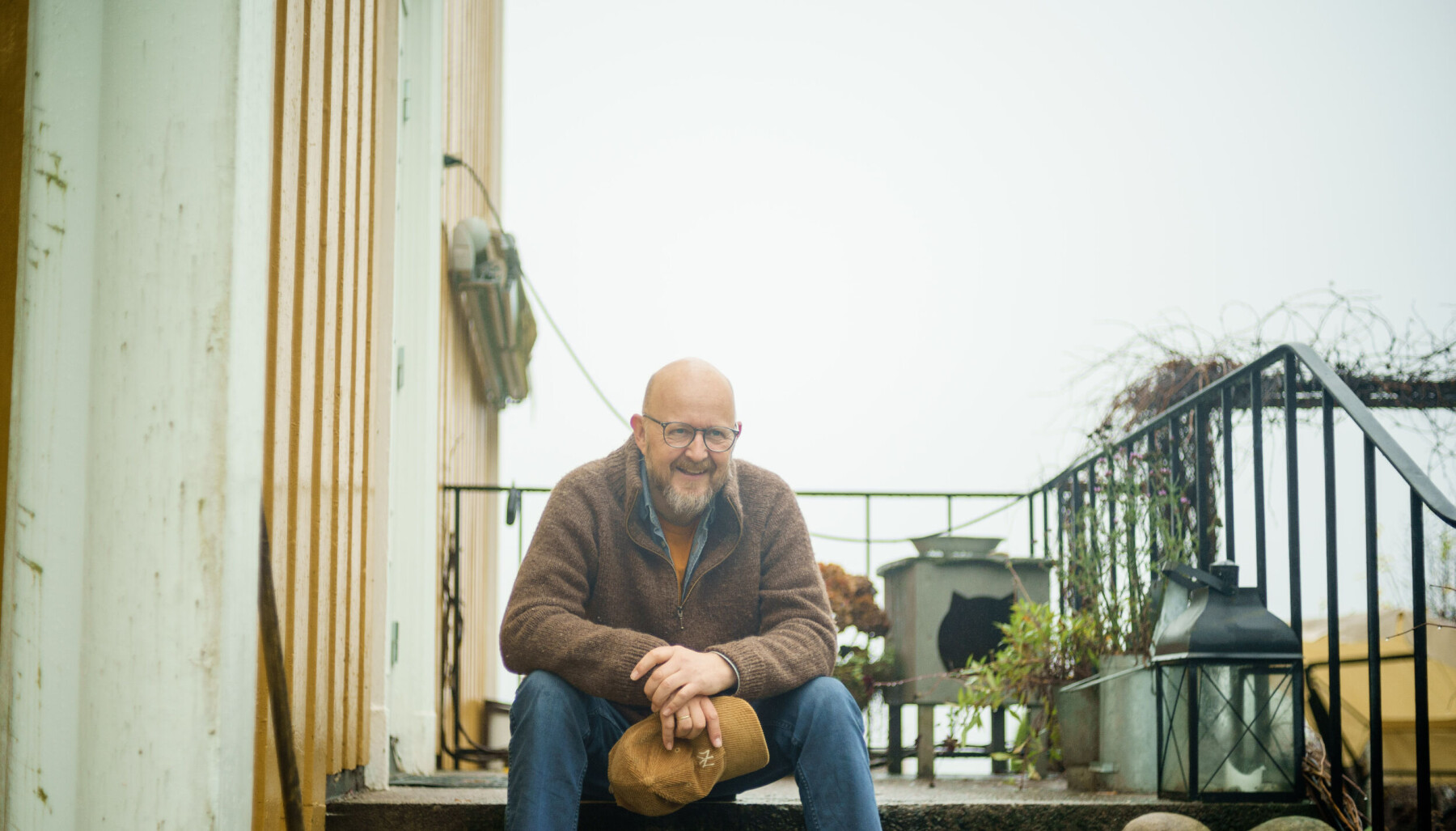 SATT PÅ TRAPPA: Lars Eivind satt på trappa hjemme og ventet på at ambulansen skulle hente han. SATT PÅ TRAPPA: Lars Eivind satt på trappa hjemme og ventet på at ambulansen skulle hente han.