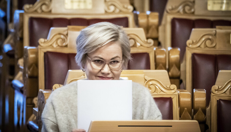 Helseminister Ingvild Kjerkol (Ap) har sendt over et lovforslag til Stortinget som hun mener vil forenkle og klargjøre dagens pasientrettigheter knyttet til pasientforløpet i spesialisthelsetjenesten.