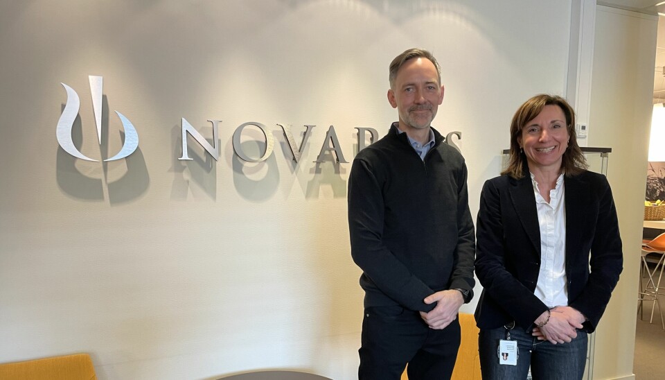 Bjørnar Angell, vikarierende direktør for myndighetskontakt i Novartis Norge, begynner i sin stilling i dag, 11. april Her avbildet med Veronika Barrabes, daglig leder i Novartis Norge.