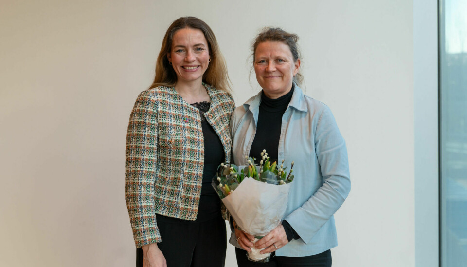 Generalsekretær i Kreftforeningen, Ingrid Stenstadvold Ross, sammen med prisvinner og forsker Åslaug Helland.