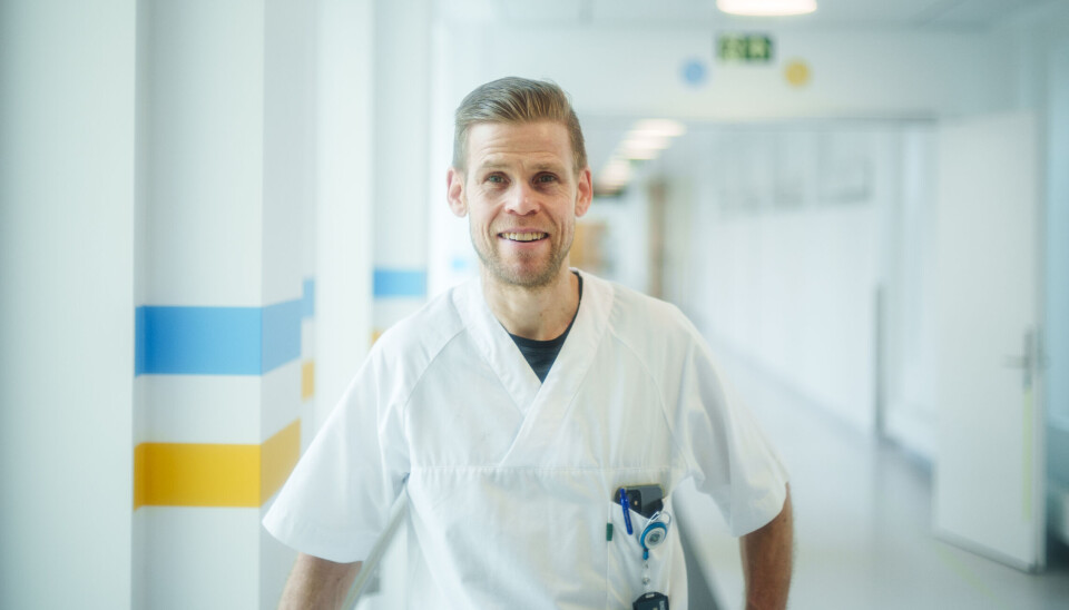 OPTIMIST: En eksperimentell kombinasjon av sonrotoclax og zanubrutinib gir høy responsrate og dyp remisjon i ny studie. Overlege og forsker Eirik Tjønnfjord er optimistisk.