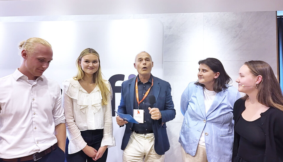 I HealthTalks mini-debatt diskuterer ungdomspolitikerne fv. Simen Velle (Fremskrittspartiets Ungdom), Maria Munkhaug (Unge Høyre), Sandra Tenud (AUF) og Linnea Sandsberg (Sosialistisk Ungdom) prioritering i helsevesenet, sykehuskøer og offentlig verus privat helsevesen og ikke minst tilgang på legemidler.