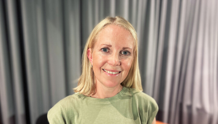 Stine Høibak-Nissen, leder for samfunnskontakt i Kreftforeningen, avbildet etter HealthTalks livepodcast under Arendalsuka 2025.
