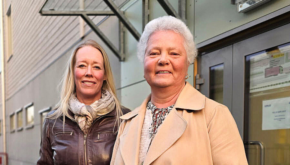 ADVARER: Fra venstre: Cecilie Sogn Nergård og Hanne Stenberg Nilsen, begge farmasøyter og spesialrådgivere i RELIS, ber flere leger melde inn bivirkninger på legemidler.